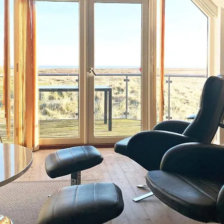 Secluded Retreat Near Sea - By Traum