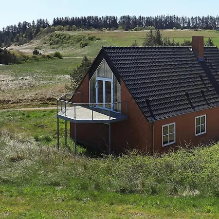 بيت للعطل Secluded Retreat Near Sea *