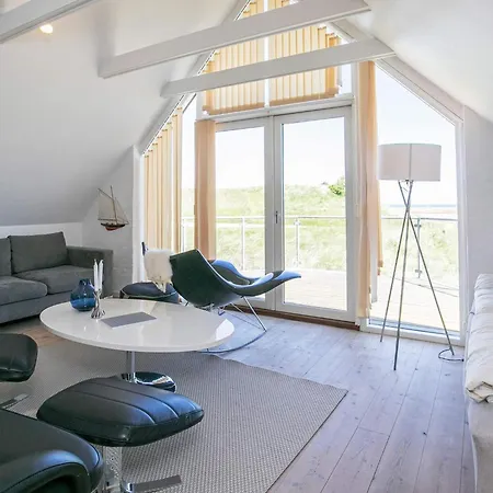 Secluded Retreat Near Sea